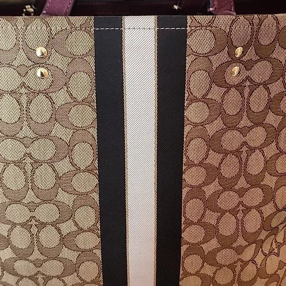 COACH DEMPSEY TOTE 40" - Picture 6 of 14